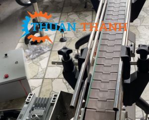 Dây chuyền băng tải xích nhựa chạy cong
